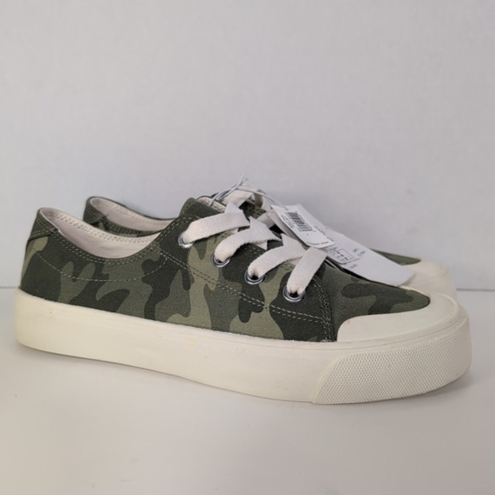 Old Navy Womens 7 Canvas Camouflage Olive Sneaker Shoes - NEW NWT - Picture 1 of 9